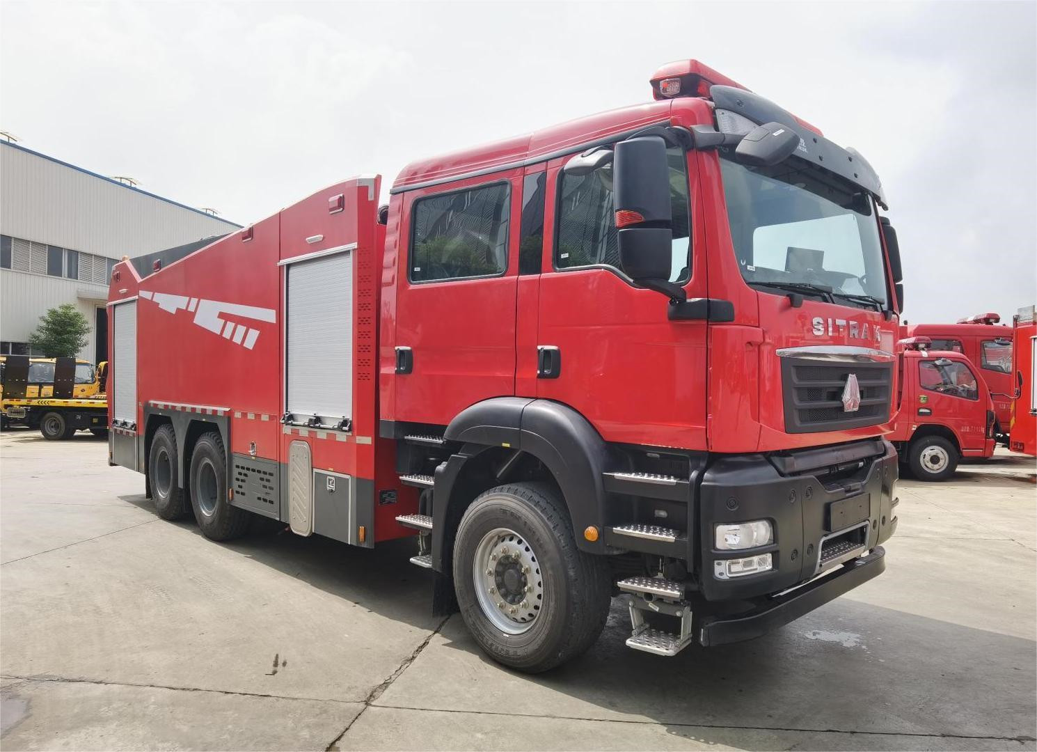 汕德卡13噸水罐消防車(chē)